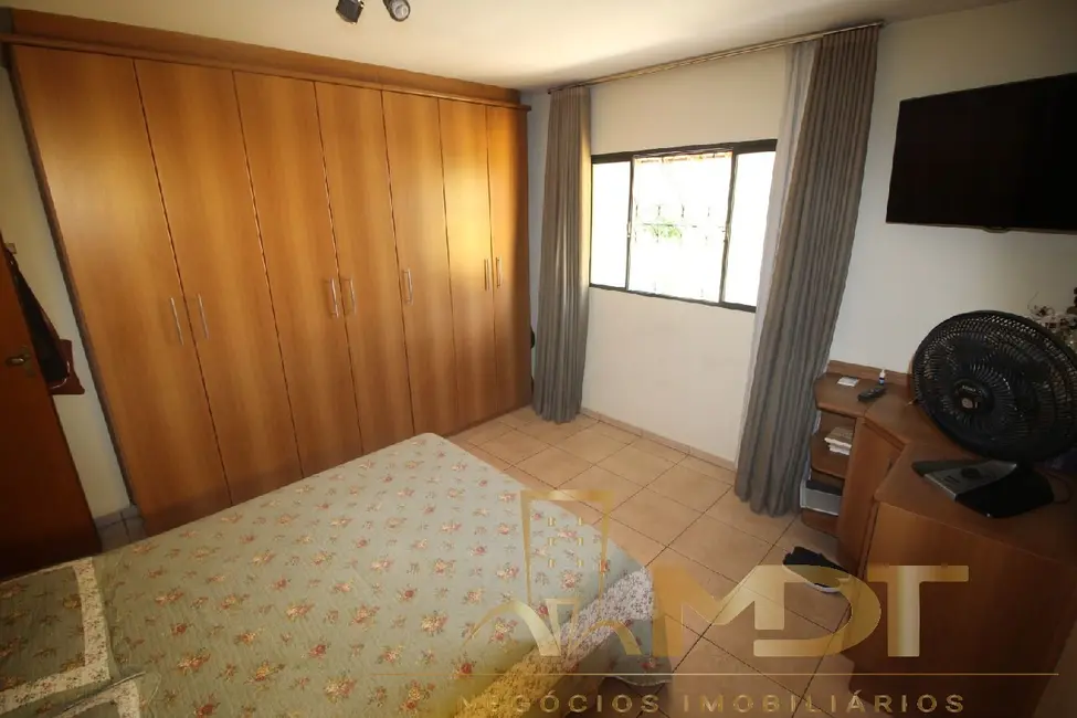 Casa com 3 quartos à venda, 200m2 em Mantiqueira, Belo Horizonte - MG - imagem 2 Foto 2 de Casa com 3 quartos à venda, 200m2 em Mantiqueira, Belo Horizonte - MG