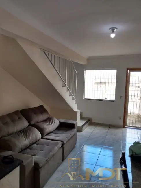 Foto 1 de Casa com 2 quartos à venda, 78m2 em Monte Carlo, Santa Luzia - MG