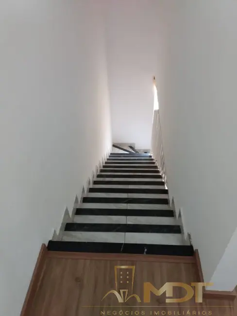 Foto 3 de Casa com 2 quartos à venda, 78m2 em Monte Carlo, Santa Luzia - MG