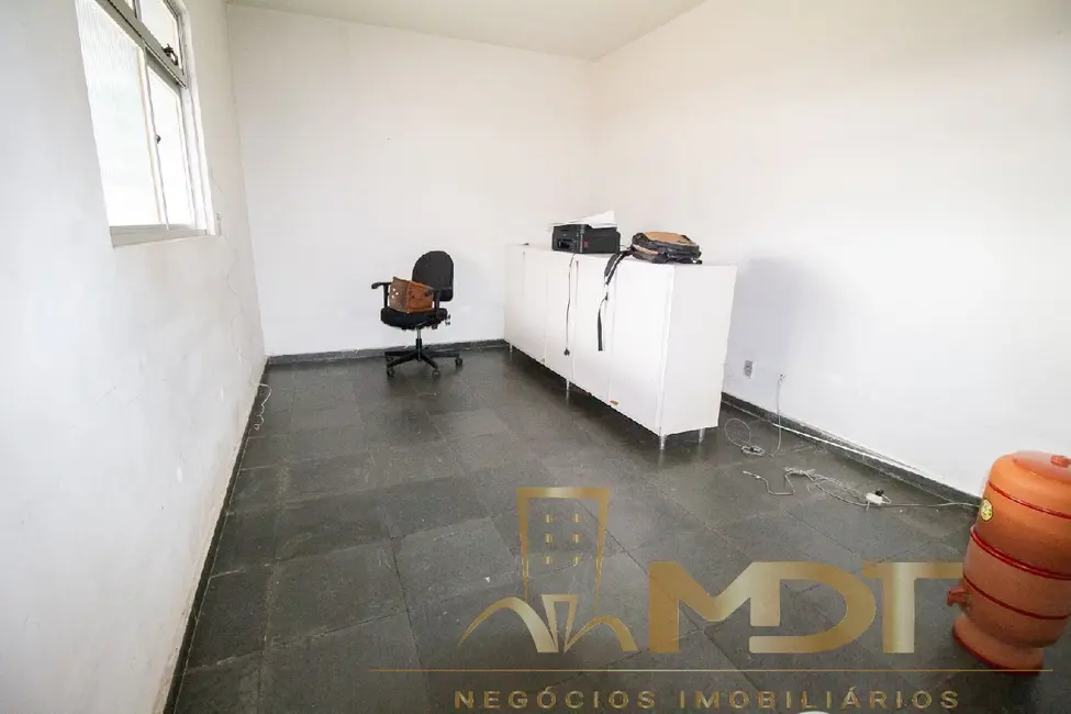 Foto 2 de Casa com 4 quartos à venda, 250m2 em Planalto, Belo Horizonte - MG