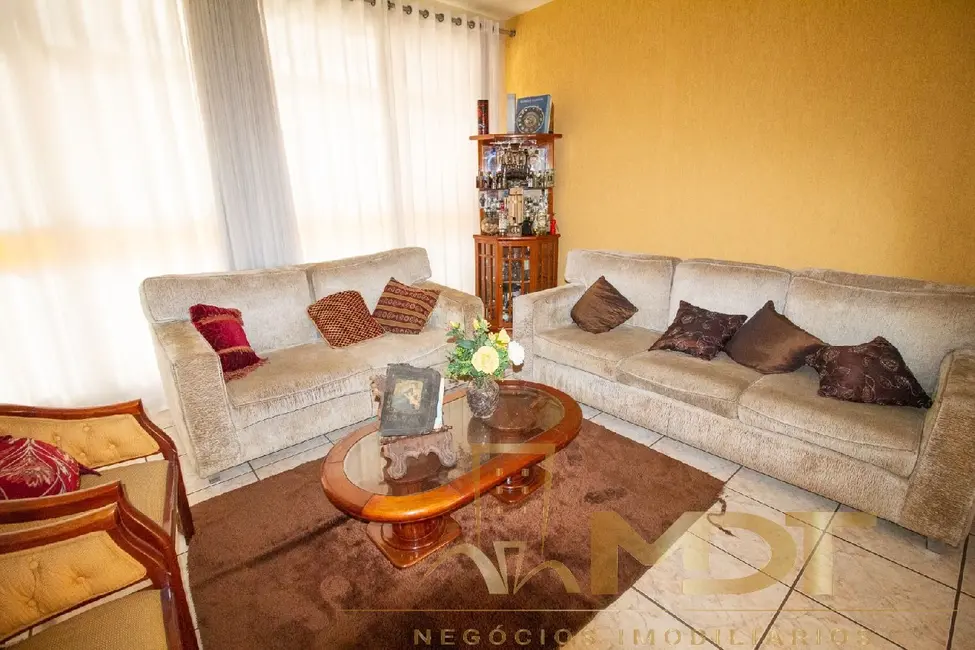 Casa com 4 quartos à venda, 250m2 em Planalto, Belo Horizonte - MG - imagem 6 Foto 6 de Casa com 4 quartos à venda, 250m2 em Planalto, Belo Horizonte - MG