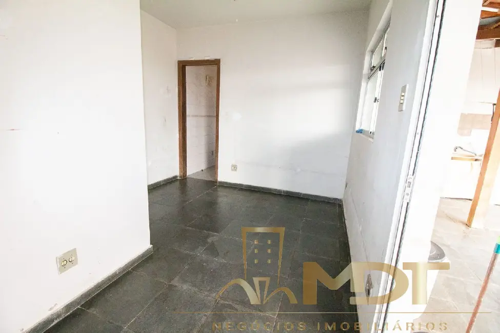 Casa com 4 quartos à venda, 250m2 em Planalto, Belo Horizonte - MG - imagem 5 Foto 5 de Casa com 4 quartos à venda, 250m2 em Planalto, Belo Horizonte - MG