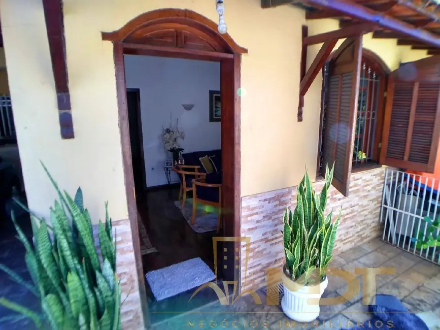 Foto 1 de Casa com 5 quartos à venda, 300m2 em Planalto, Belo Horizonte - MG