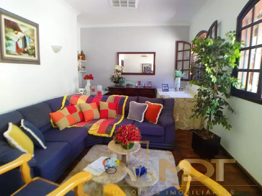 Casa com 5 quartos à venda, 300m2 em Planalto, Belo Horizonte - MG - imagem 3 Foto 3 de Casa com 5 quartos à venda, 300m2 em Planalto, Belo Horizonte - MG