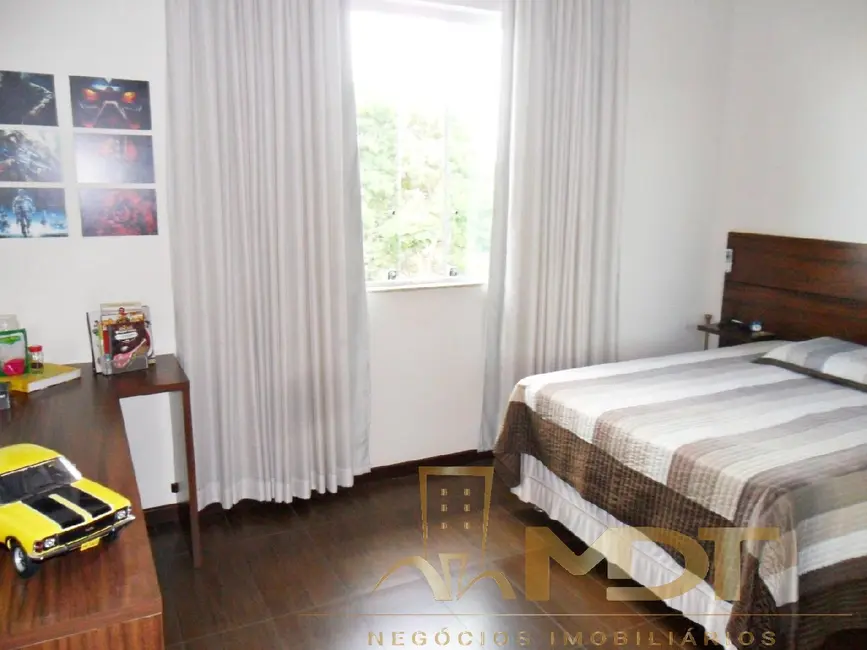 Casa com 5 quartos à venda, 400m2 em Trevo, Belo Horizonte - MG - imagem 9 Foto 9 de Casa com 5 quartos à venda, 400m2 em Trevo, Belo Horizonte - MG