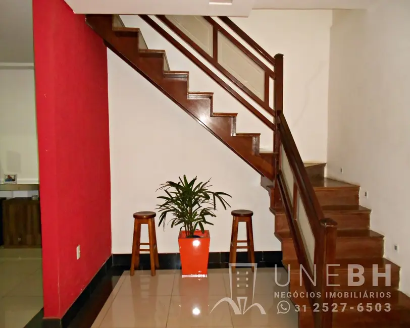 Casa com 4 quartos à venda, 189m2 em Heliópolis, Belo Horizonte - MG - imagem 2 Foto 2 de Casa com 4 quartos à venda, 189m2 em Heliópolis, Belo Horizonte - MG