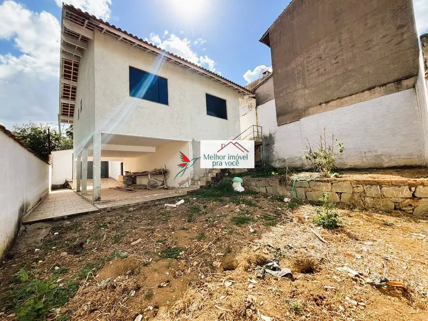 Casa com 3 quartos à venda, 140m2 em Jardim do Contorno, Pocos De Caldas - MG - imagem 2 Foto 2 de Casa com 3 quartos à venda, 140m2 em Jardim do Contorno, Pocos De Caldas - MG