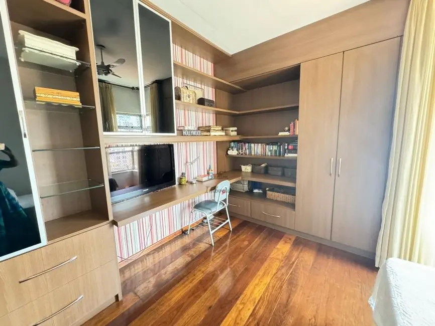 Apartamento com 3 quartos à venda, 207m2 em Centro, Juiz De Fora - MG - imagem 8 Foto 8 de Apartamento com 3 quartos à venda, 207m2 em Centro, Juiz De Fora - MG