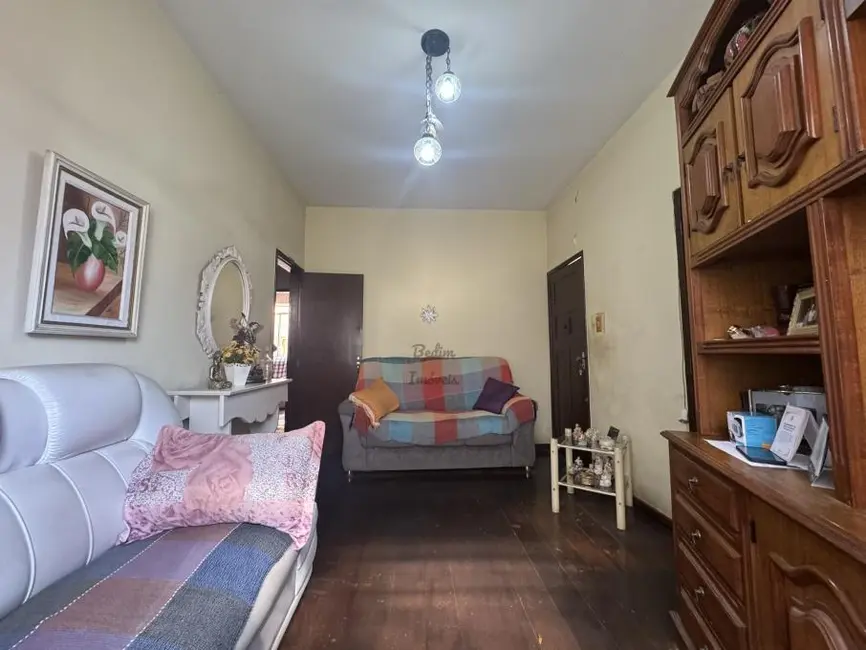 Foto 3 de Casa com 5 quartos à venda, 190m2 em Jardim Glória, Juiz De Fora - MG