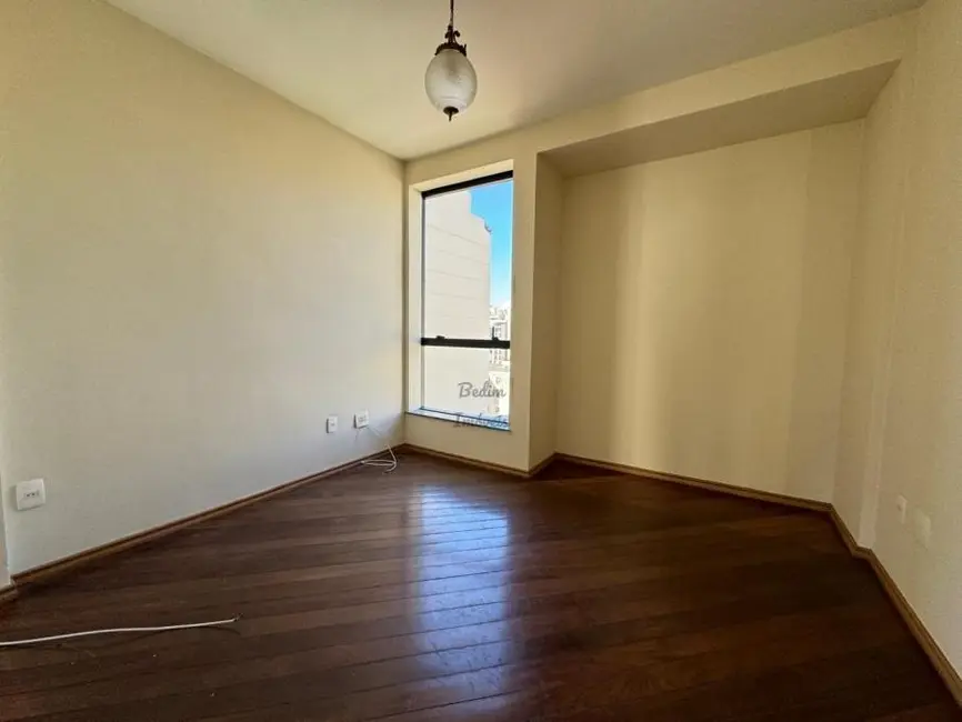 Apartamento com 4 quartos à venda, 223m2 em Santa Helena, Juiz De Fora - MG - imagem 9 Foto 9 de Apartamento com 4 quartos à venda, 223m2 em Santa Helena, Juiz De Fora - MG