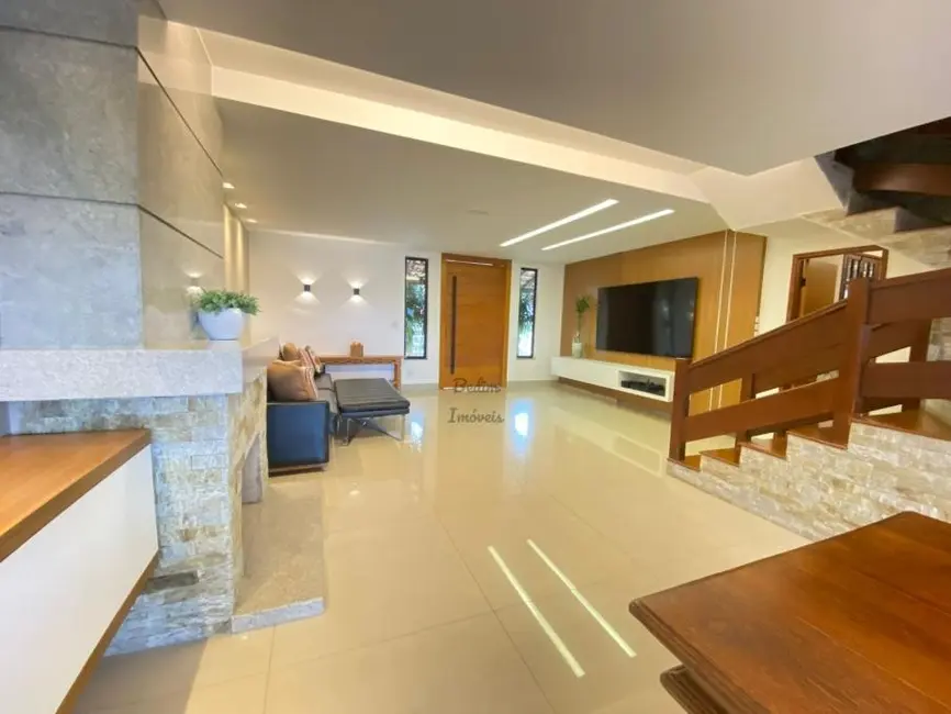 Foto 3 de Casa com 5 quartos à venda, 300m2 em Alto dos Pinheiros, Juiz De Fora - MG