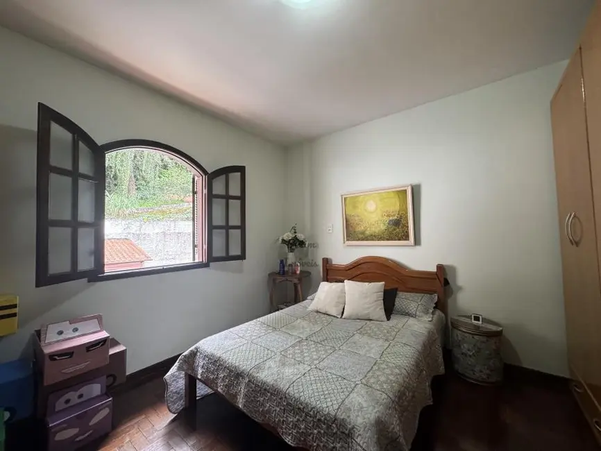 Foto 7 de Casa com 4 quartos à venda, 225m2 em Democrata, Juiz De Fora - MG