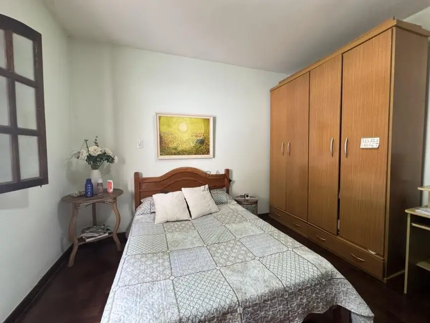 Foto 5 de Casa com 4 quartos à venda, 225m2 em Democrata, Juiz De Fora - MG