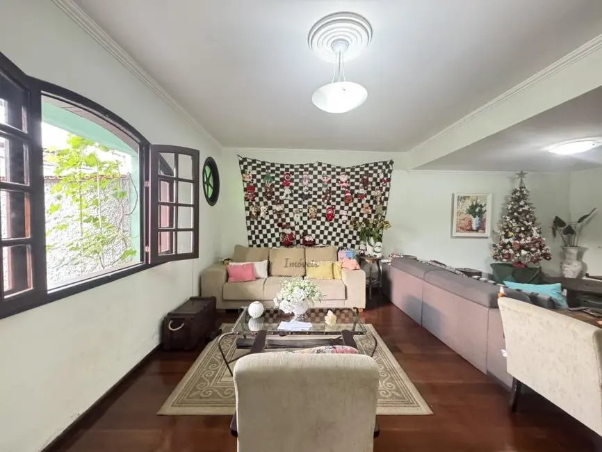 Foto 4 de Casa com 4 quartos à venda, 225m2 em Democrata, Juiz De Fora - MG