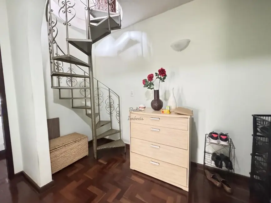 Foto 9 de Casa com 4 quartos à venda, 225m2 em Democrata, Juiz De Fora - MG