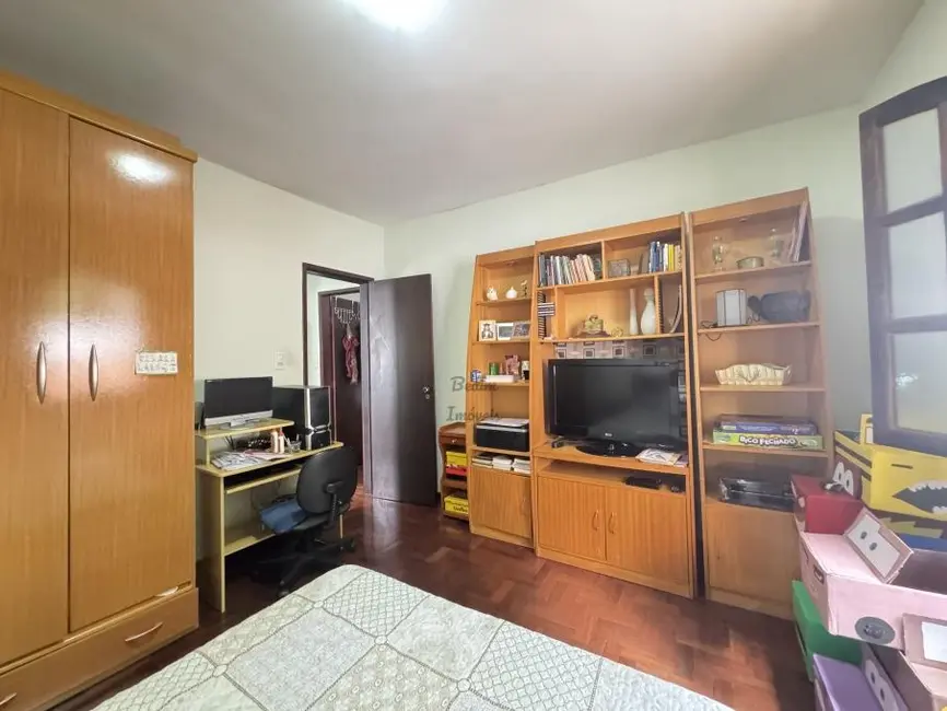 Foto 6 de Casa com 4 quartos à venda, 225m2 em Democrata, Juiz De Fora - MG