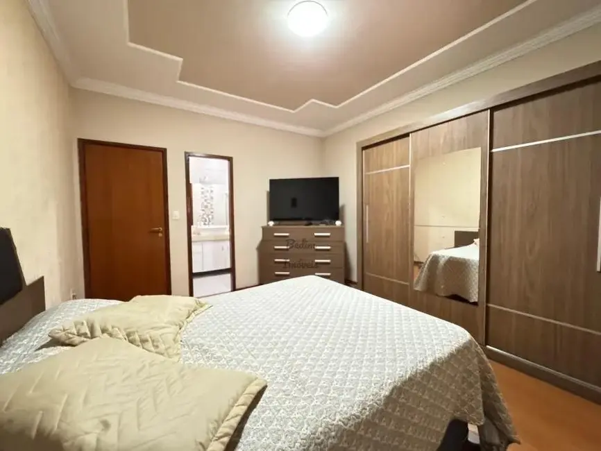Foto 7 de Casa com 3 quartos à venda, 180m2 em Democrata, Juiz De Fora - MG