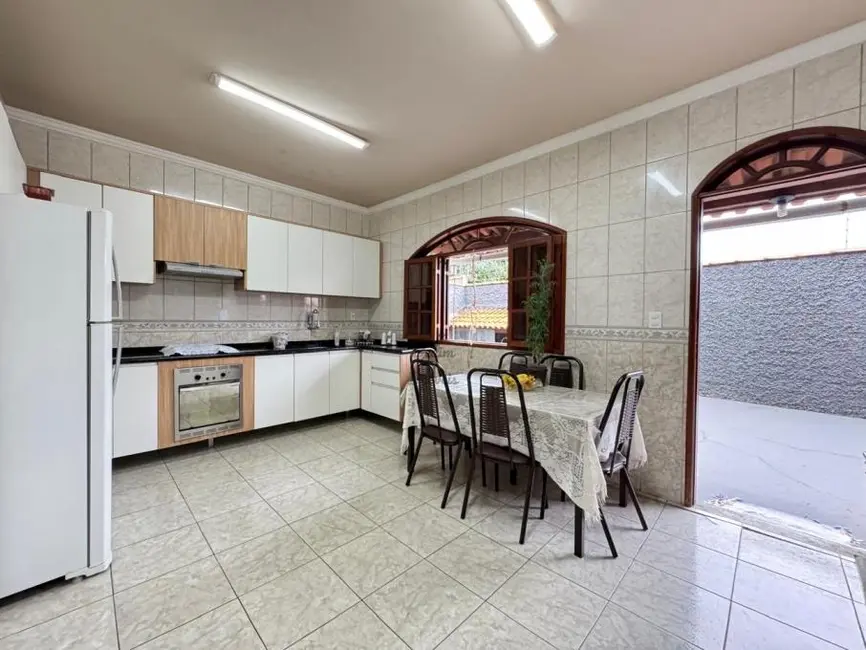 Foto 9 de Casa com 3 quartos à venda, 180m2 em Democrata, Juiz De Fora - MG