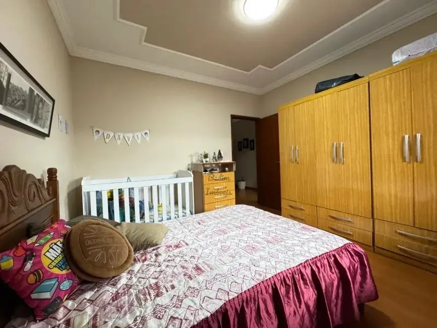 Foto 3 de Casa com 3 quartos à venda, 180m2 em Democrata, Juiz De Fora - MG