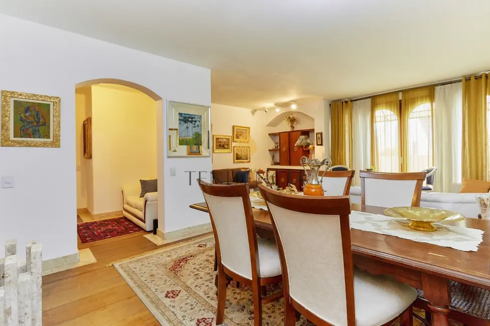 Apartamento com 4 quartos à venda, 241m2 em Centro Cívico, Curitiba - PR - imagem 2 Foto 2 de Apartamento com 4 quartos à venda, 241m2 em Centro Cívico, Curitiba - PR