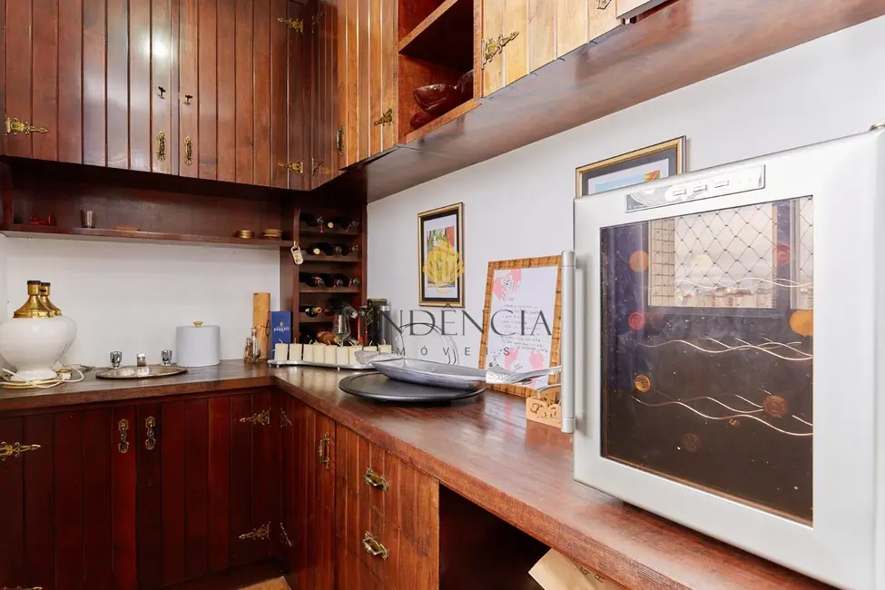 Apartamento com 4 quartos à venda, 241m2 em Centro Cívico, Curitiba - PR - imagem 7 Foto 7 de Apartamento com 4 quartos à venda, 241m2 em Centro Cívico, Curitiba - PR