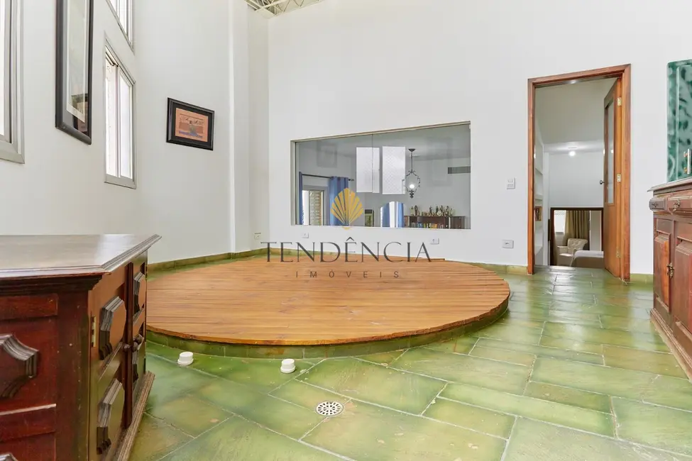 Apartamento com 4 quartos à venda, 241m2 em Centro Cívico, Curitiba - PR - imagem 8 Foto 8 de Apartamento com 4 quartos à venda, 241m2 em Centro Cívico, Curitiba - PR