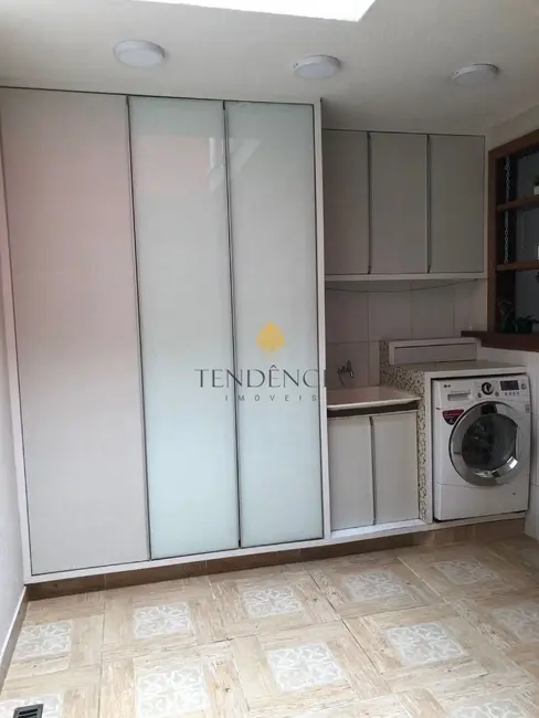 Sobrado com 3 quartos à venda, 120m2 em Costeira, Sao Jose Dos Pinhais - PR - imagem 8 Foto 8 de Sobrado com 3 quartos à venda, 120m2 em Costeira, Sao Jose Dos Pinhais - PR