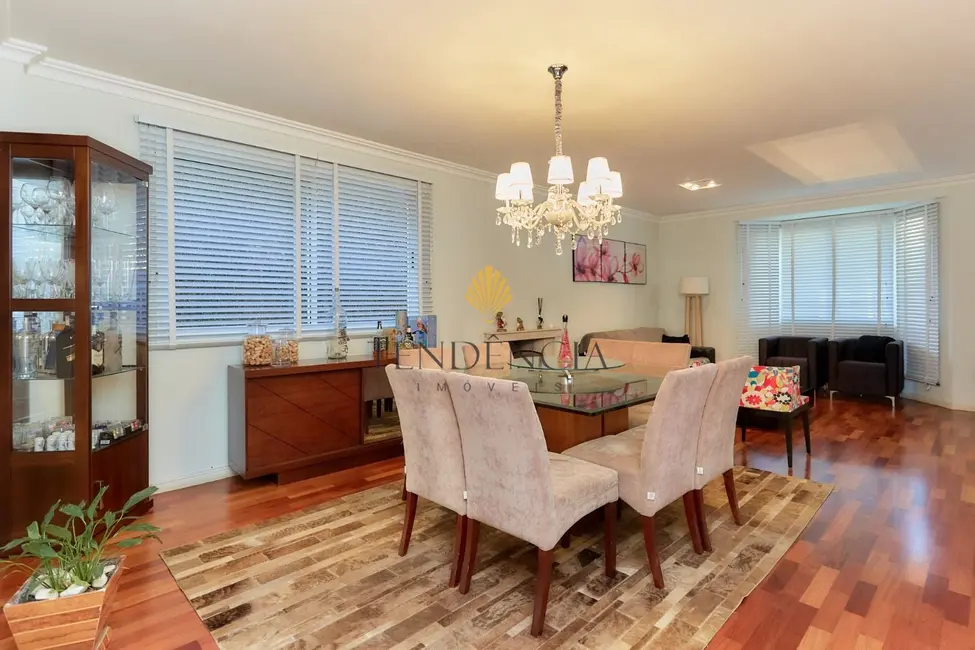 Casa com 4 quartos à venda, 266m2 em Butiatuvinha, Curitiba - PR - imagem 6 Foto 6 de Casa com 4 quartos à venda, 266m2 em Butiatuvinha, Curitiba - PR