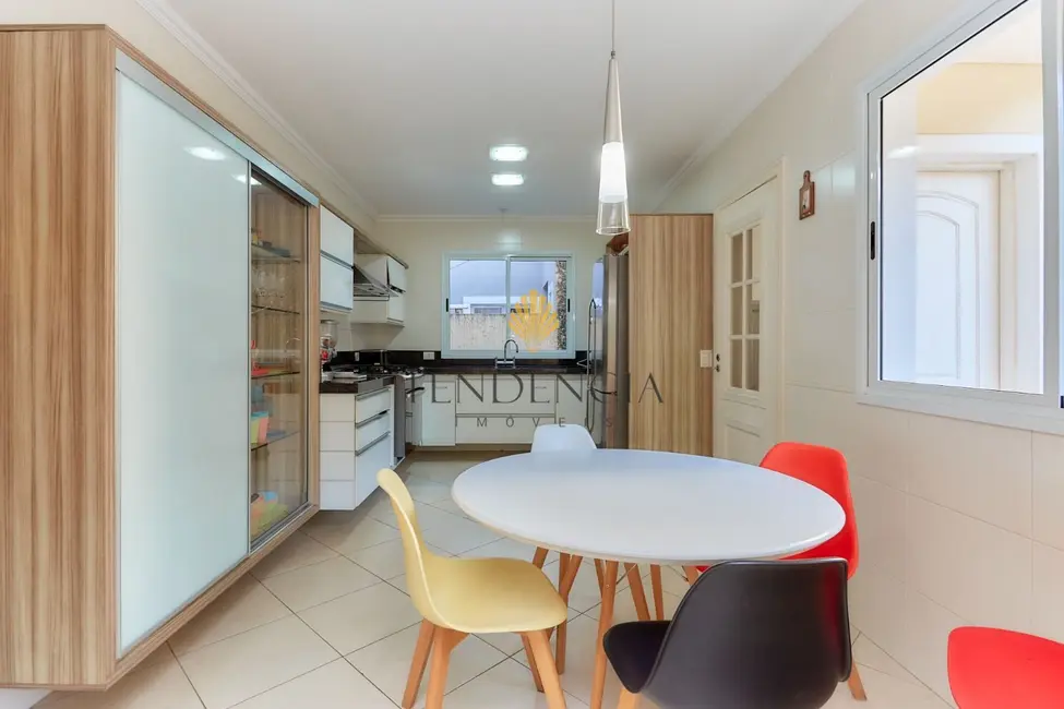 Casa com 4 quartos à venda, 266m2 em Butiatuvinha, Curitiba - PR - imagem 9 Foto 9 de Casa com 4 quartos à venda, 266m2 em Butiatuvinha, Curitiba - PR