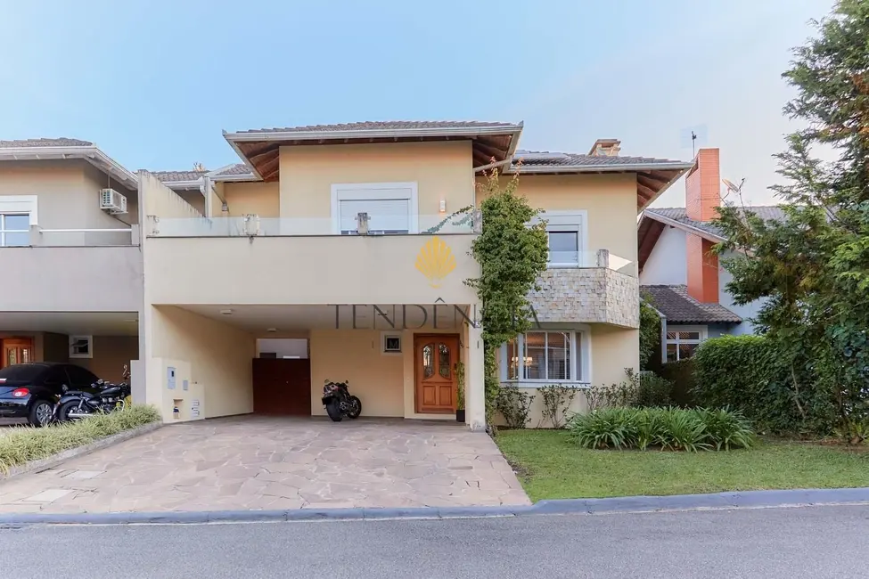 Casa com 4 quartos à venda, 266m2 em Butiatuvinha, Curitiba - PR - imagem 1 Foto 1 de Casa com 4 quartos à venda, 266m2 em Butiatuvinha, Curitiba - PR