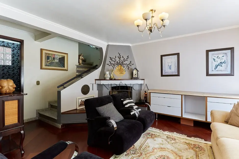 Sobrado com 4 quartos à venda, 182m2 em Jardim das Américas, Curitiba - PR - imagem 4 Foto 4 de Sobrado com 4 quartos à venda, 182m2 em Jardim das Américas, Curitiba - PR