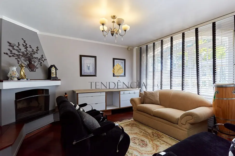 Sobrado com 4 quartos à venda, 182m2 em Jardim das Américas, Curitiba - PR - imagem 6 Foto 6 de Sobrado com 4 quartos à venda, 182m2 em Jardim das Américas, Curitiba - PR