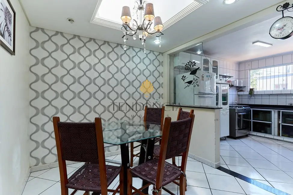 Sobrado com 4 quartos à venda, 182m2 em Jardim das Américas, Curitiba - PR - imagem 8 Foto 8 de Sobrado com 4 quartos à venda, 182m2 em Jardim das Américas, Curitiba - PR