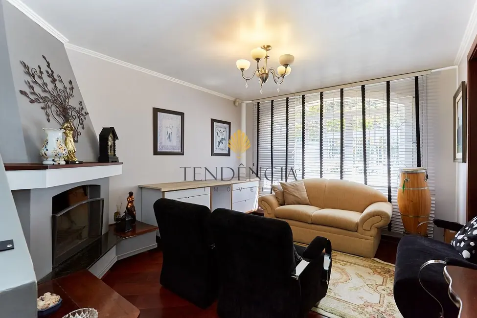 Sobrado com 4 quartos à venda, 182m2 em Jardim das Américas, Curitiba - PR - imagem 5 Foto 5 de Sobrado com 4 quartos à venda, 182m2 em Jardim das Américas, Curitiba - PR