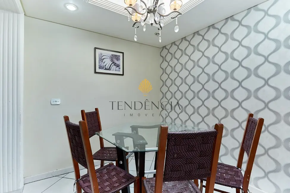 Sobrado com 4 quartos à venda, 182m2 em Jardim das Américas, Curitiba - PR - imagem 7 Foto 7 de Sobrado com 4 quartos à venda, 182m2 em Jardim das Américas, Curitiba - PR