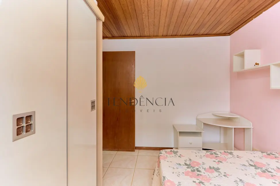 Foto 8 de Sobrado com 4 quartos à venda, 162m2 em Xaxim, Curitiba - PR