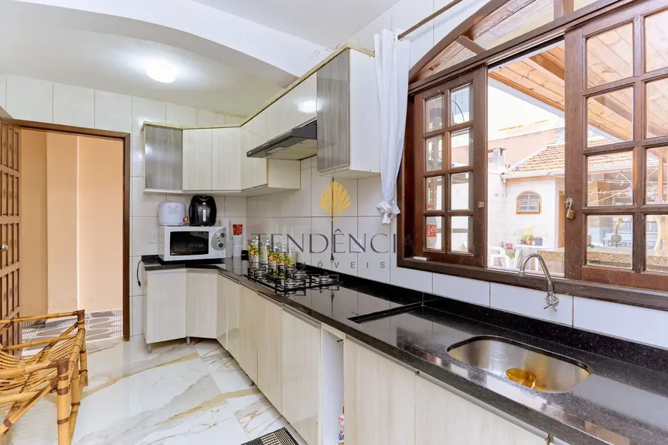 Foto 6 de Sobrado com 4 quartos à venda, 162m2 em Xaxim, Curitiba - PR