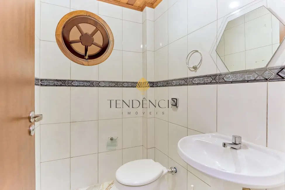 Foto 4 de Sobrado com 4 quartos à venda, 162m2 em Xaxim, Curitiba - PR