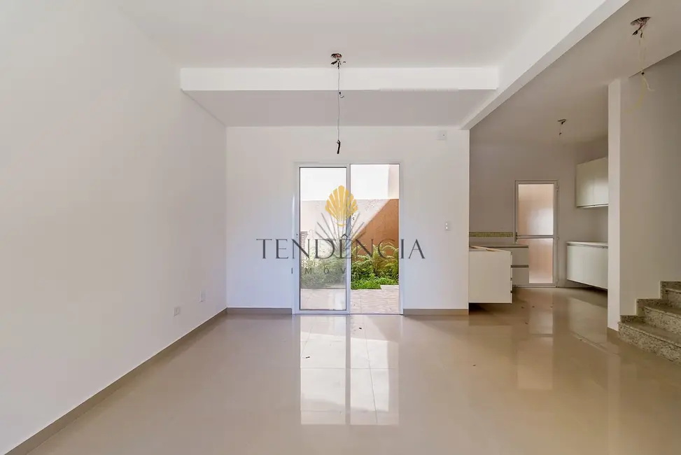 Sobrado com 3 quartos à venda, 142m2 em São Braz, Curitiba - PR - imagem 3 Foto 3 de Sobrado com 3 quartos à venda, 142m2 em São Braz, Curitiba - PR