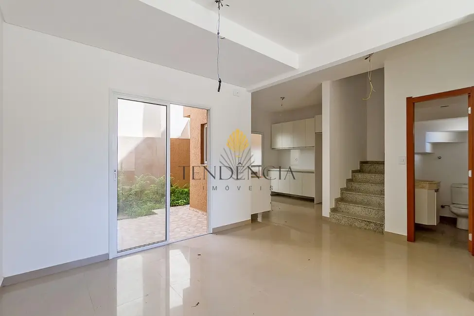 Sobrado com 3 quartos à venda, 142m2 em São Braz, Curitiba - PR - imagem 4 Foto 4 de Sobrado com 3 quartos à venda, 142m2 em São Braz, Curitiba - PR