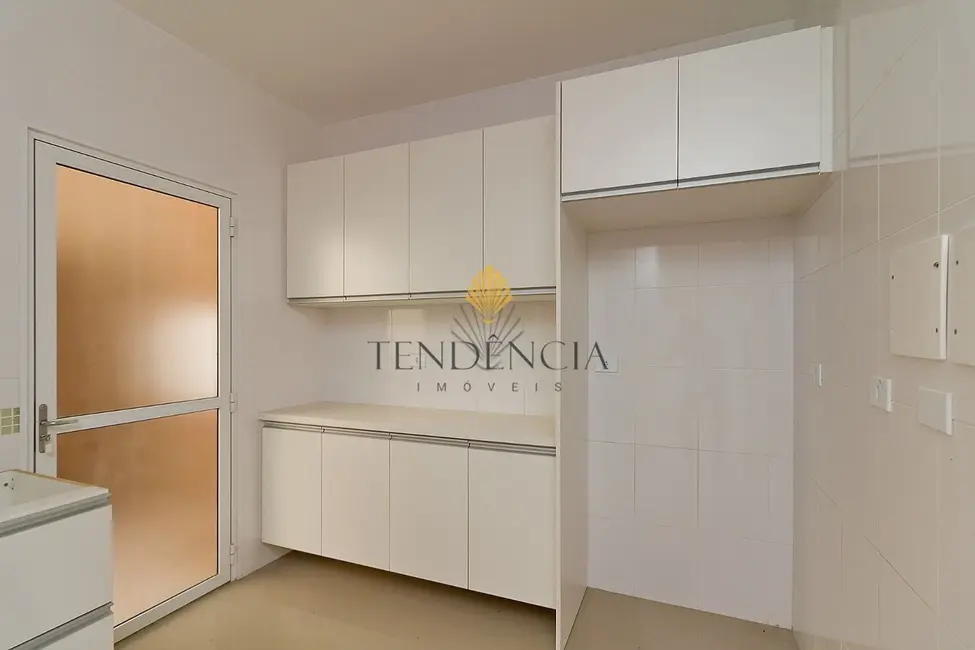 Sobrado com 3 quartos à venda, 142m2 em São Braz, Curitiba - PR - imagem 6 Foto 6 de Sobrado com 3 quartos à venda, 142m2 em São Braz, Curitiba - PR
