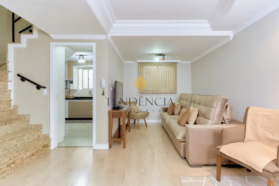 Sobrado com 3 quartos à venda, 85m2 em Centro, Sao Jose Dos Pinhais - PR - imagem 3 Foto 3 de Sobrado com 3 quartos à venda, 85m2 em Centro, Sao Jose Dos Pinhais - PR
