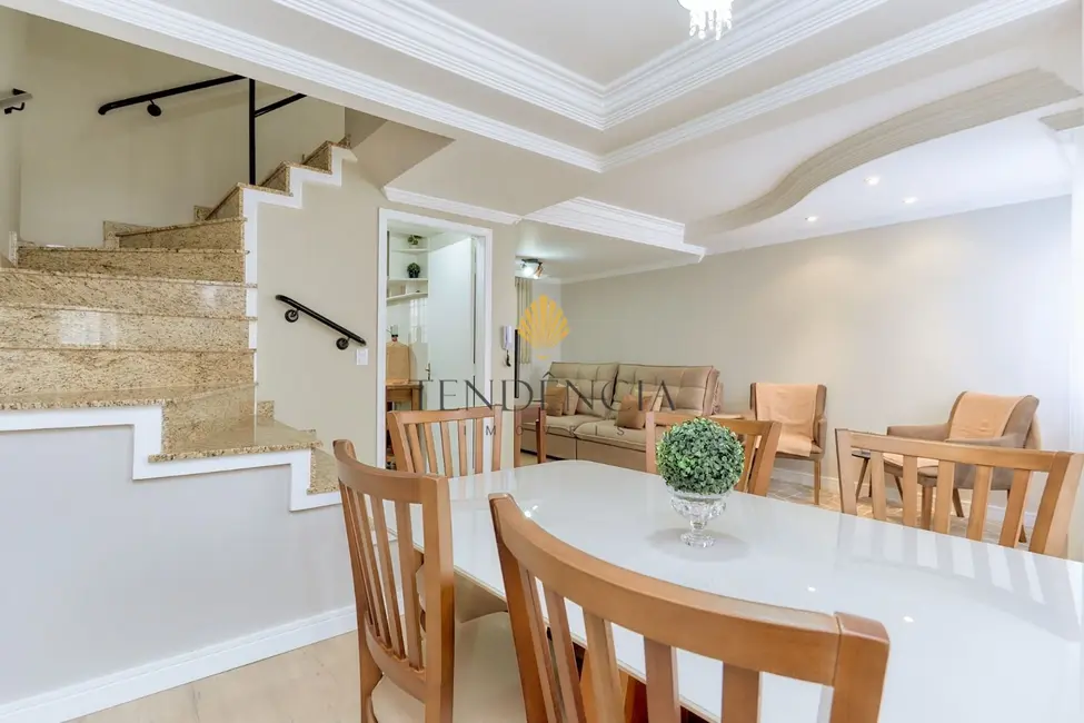Sobrado com 3 quartos à venda, 85m2 em Centro, Sao Jose Dos Pinhais - PR - imagem 4 Foto 4 de Sobrado com 3 quartos à venda, 85m2 em Centro, Sao Jose Dos Pinhais - PR