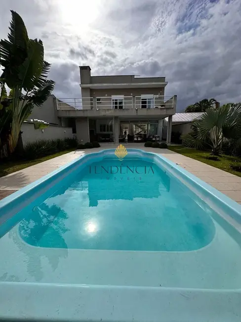 Sobrado com 3 quartos à venda, 230m2 em Guaratuba - PR - imagem 2 Foto 2 de Sobrado com 3 quartos à venda, 230m2 em Guaratuba - PR