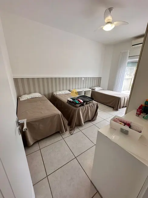 Sobrado com 3 quartos à venda, 230m2 em Guaratuba - PR - imagem 5 Foto 5 de Sobrado com 3 quartos à venda, 230m2 em Guaratuba - PR