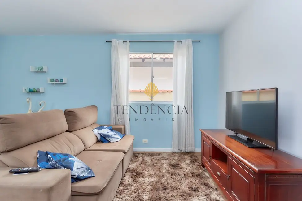 Casa com 4 quartos à venda, 155m2 em São Braz, Curitiba - PR - imagem 2 Foto 2 de Casa com 4 quartos à venda, 155m2 em São Braz, Curitiba - PR