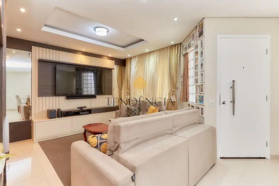 Foto 3 de Sobrado com 3 quartos à venda, 165m2 em Xaxim, Curitiba - PR