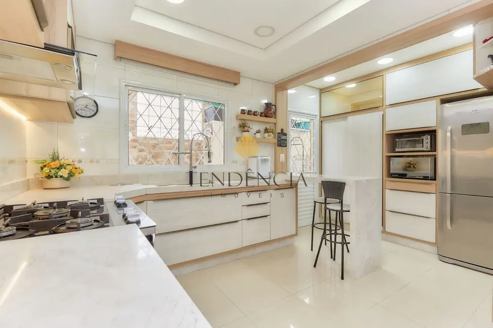 Foto 2 de Sobrado com 3 quartos à venda, 165m2 em Xaxim, Curitiba - PR