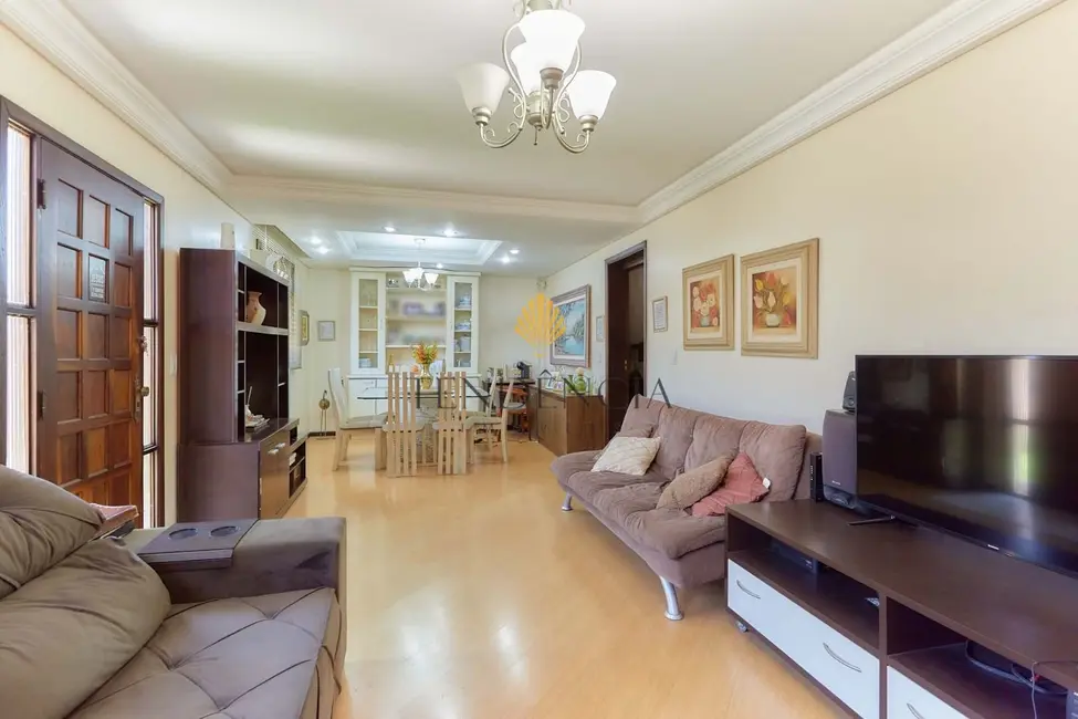 Sobrado com 3 quartos à venda, 175m2 em Santo Inácio, Curitiba - PR - imagem 5 Foto 5 de Sobrado com 3 quartos à venda, 175m2 em Santo Inácio, Curitiba - PR