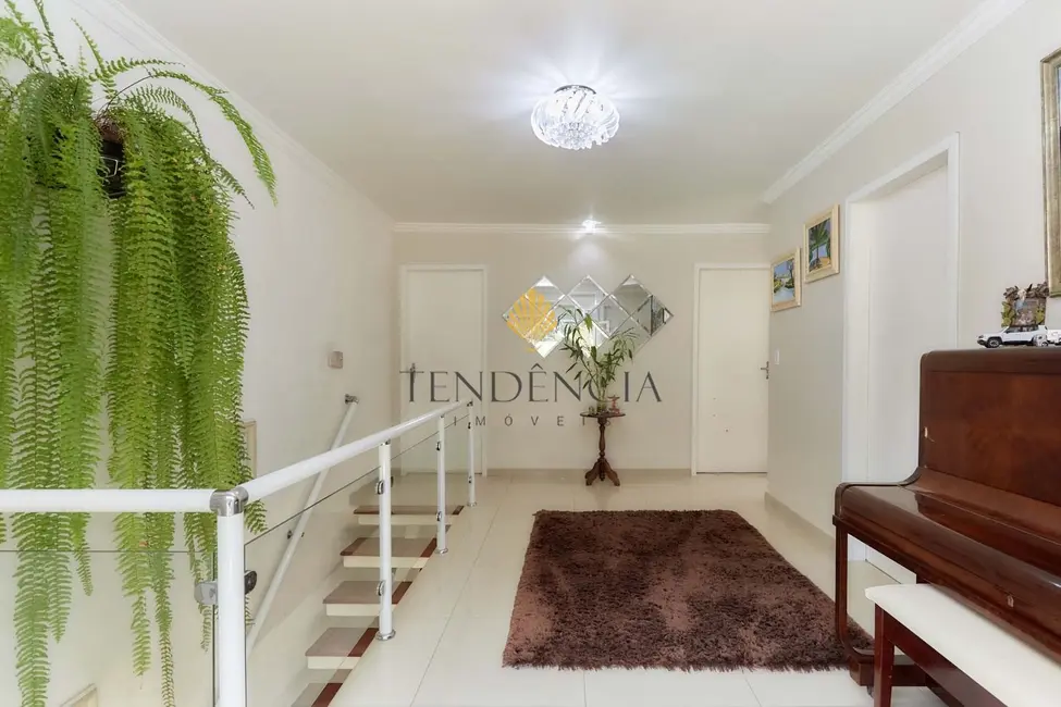 Casa com 3 quartos à venda, 400m2 em Pilarzinho, Curitiba - PR - imagem 7 Foto 7 de Casa com 3 quartos à venda, 400m2 em Pilarzinho, Curitiba - PR